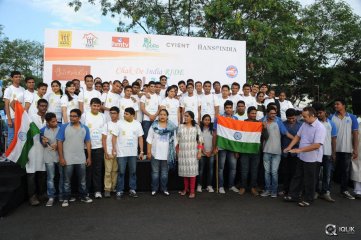 Srimanthudu Movie Team at HBC Chak De India Ride